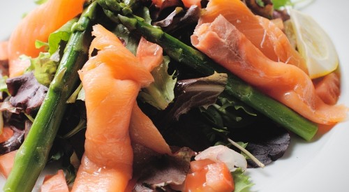 levana-cooks-smoked-salmon-salad-chickpeas-asparagus-artichoke-heart