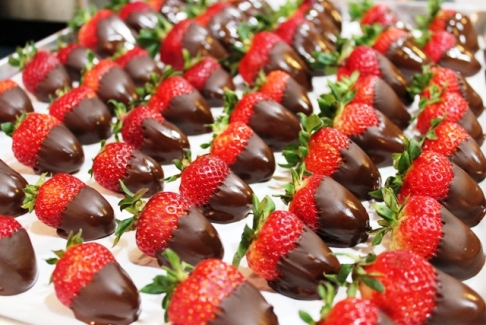 Chocolate-Dipped-Berries