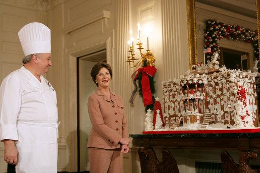 Mrs. Laura Bush participate in holiday press preview on the State Floor